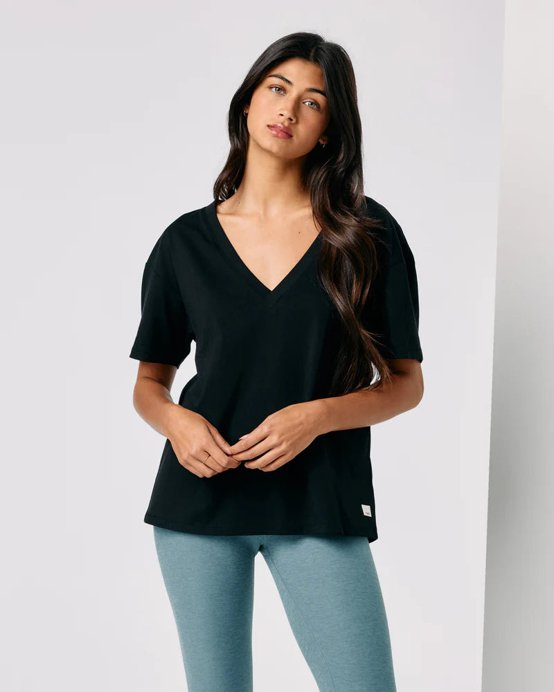 SUTTON V NECK TEE